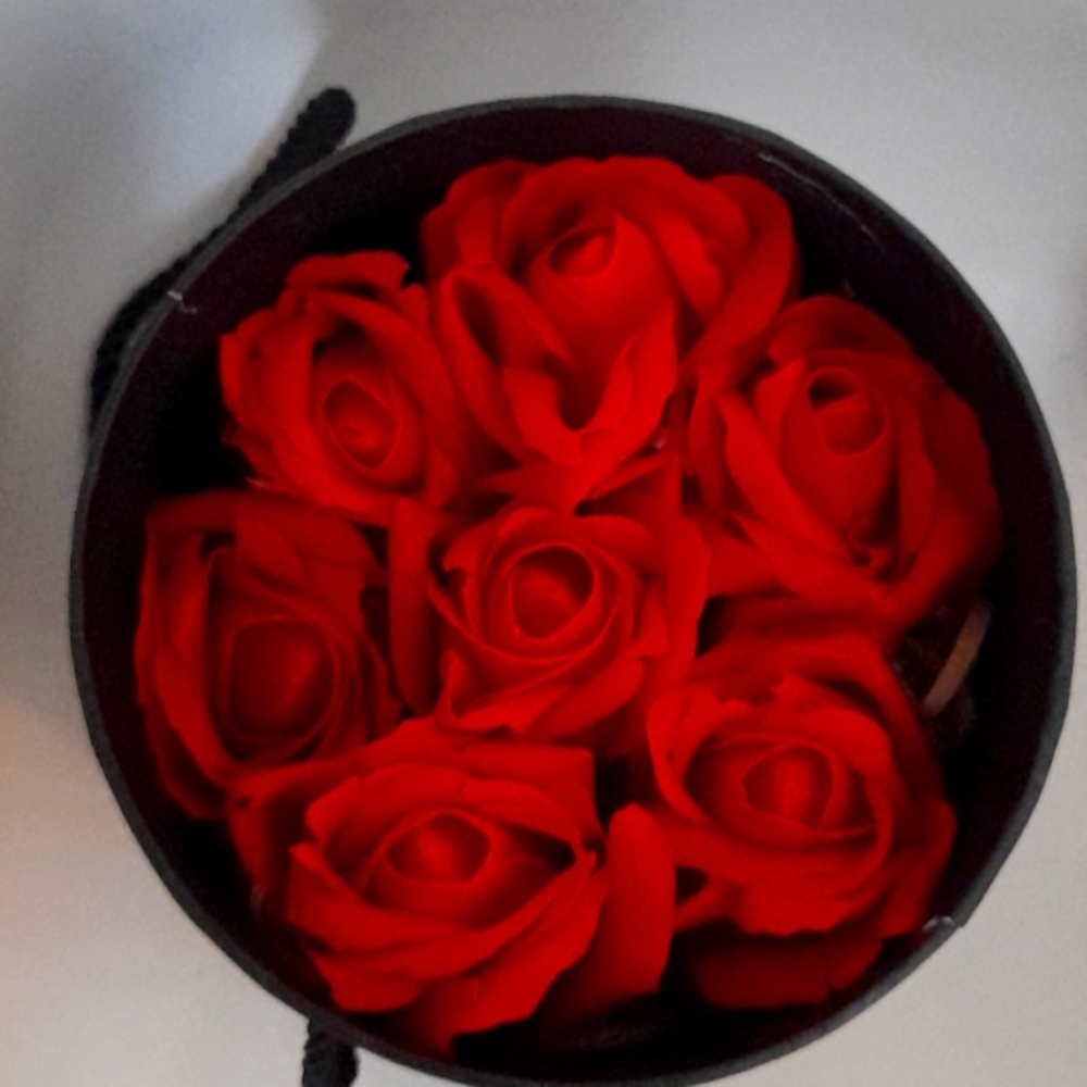 A buckett of roses(faux) super luxury
